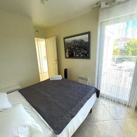 Deux Pieces Climatise A Pied Et Garage Apartment Antibes