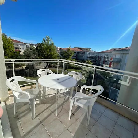 Apartment Deux Pieces Climatise A Pied Et Garage